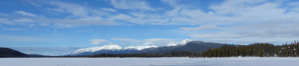 Blick in die Berge vom Frances Lake Ostarm